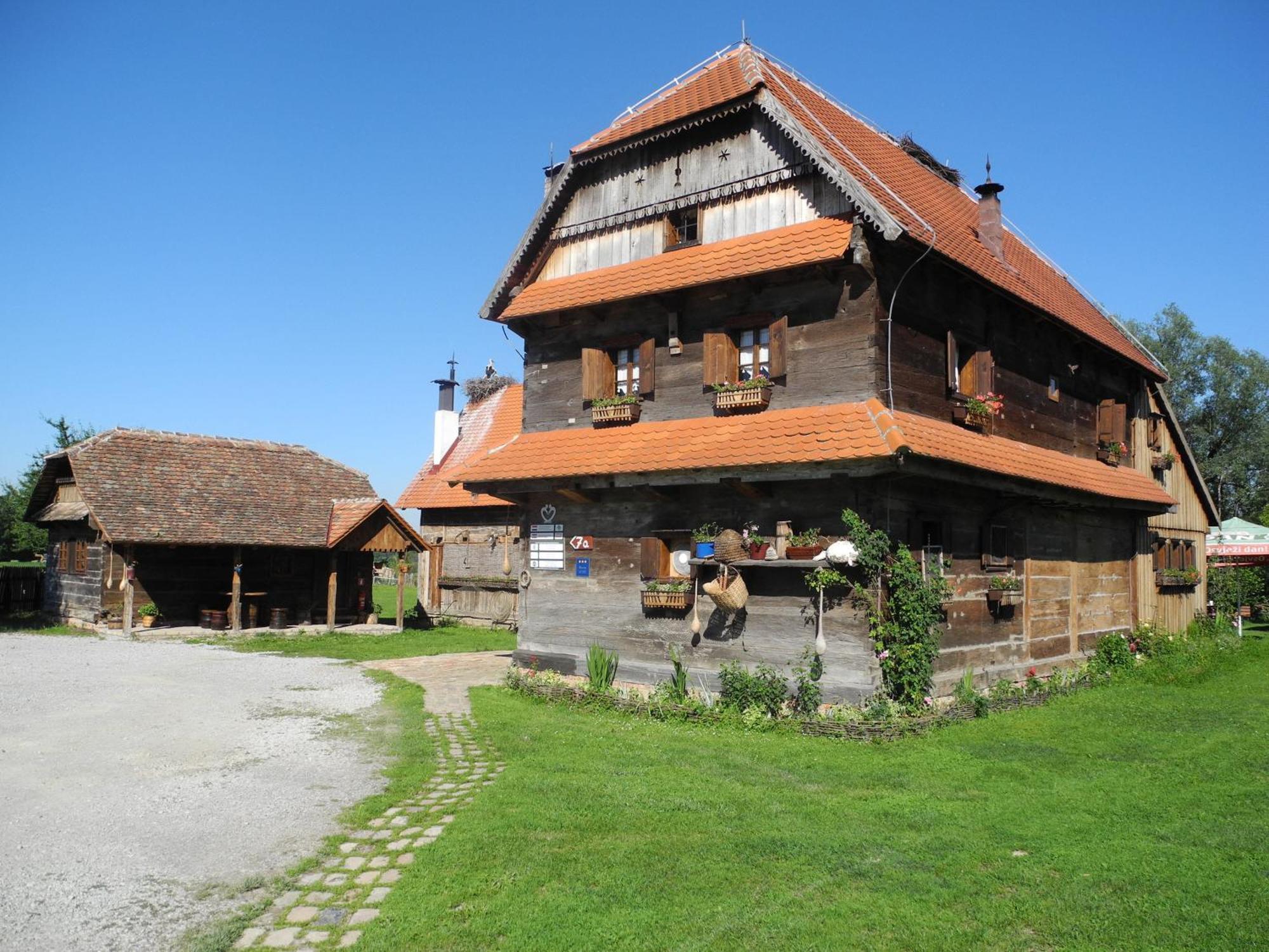 Hotel Tradicije Čigoč Zewnętrze zdjęcie